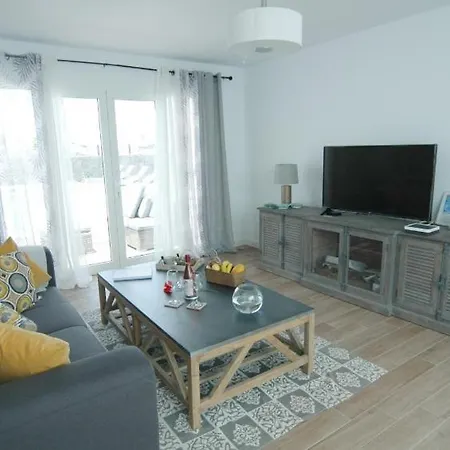 In Playa Blanca Sleeps 6 Includes Swimming Pool And Air Con 2 *