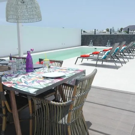 In Playa Blanca Sleeps 6 Includes Swimming Pool And Air Con 2 * Playa Blanca (Lanzarote)